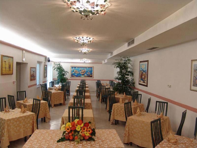 Hotel Regina ลิโด ดิ กามาโยเร ภายนอก รูปภาพ