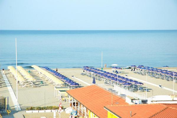 Hotel Regina ลิโด ดิ กามาโยเร ภายนอก รูปภาพ