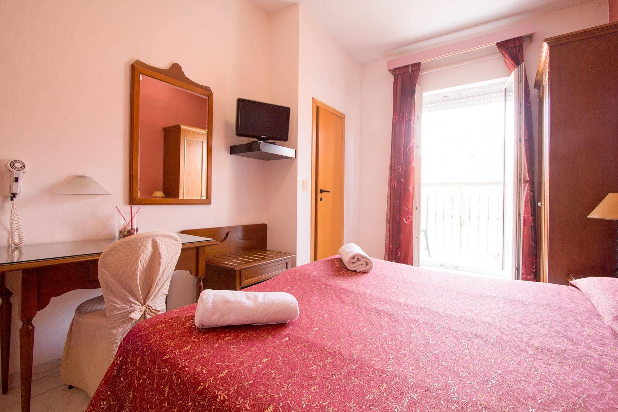 Hotel Regina ลิโด ดิ กามาโยเร ภายนอก รูปภาพ