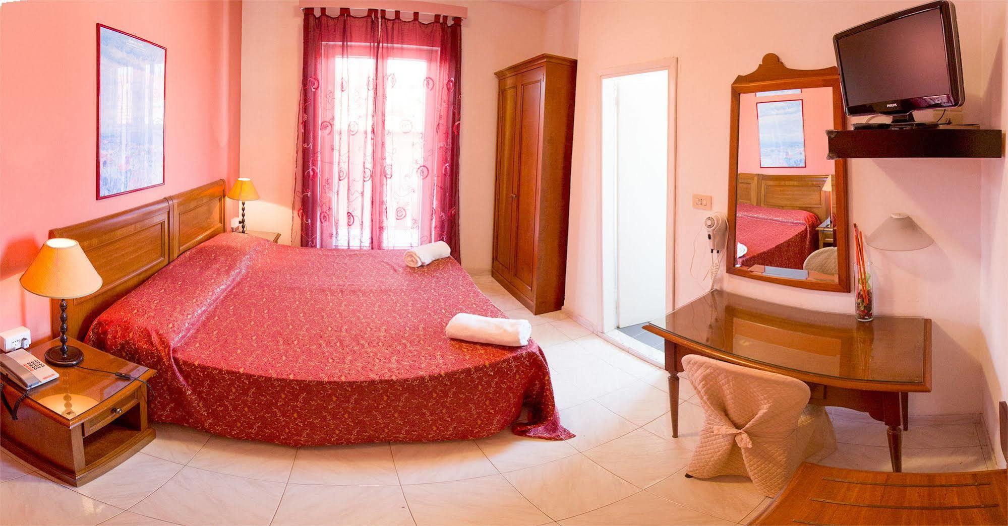 Hotel Regina ลิโด ดิ กามาโยเร ภายนอก รูปภาพ